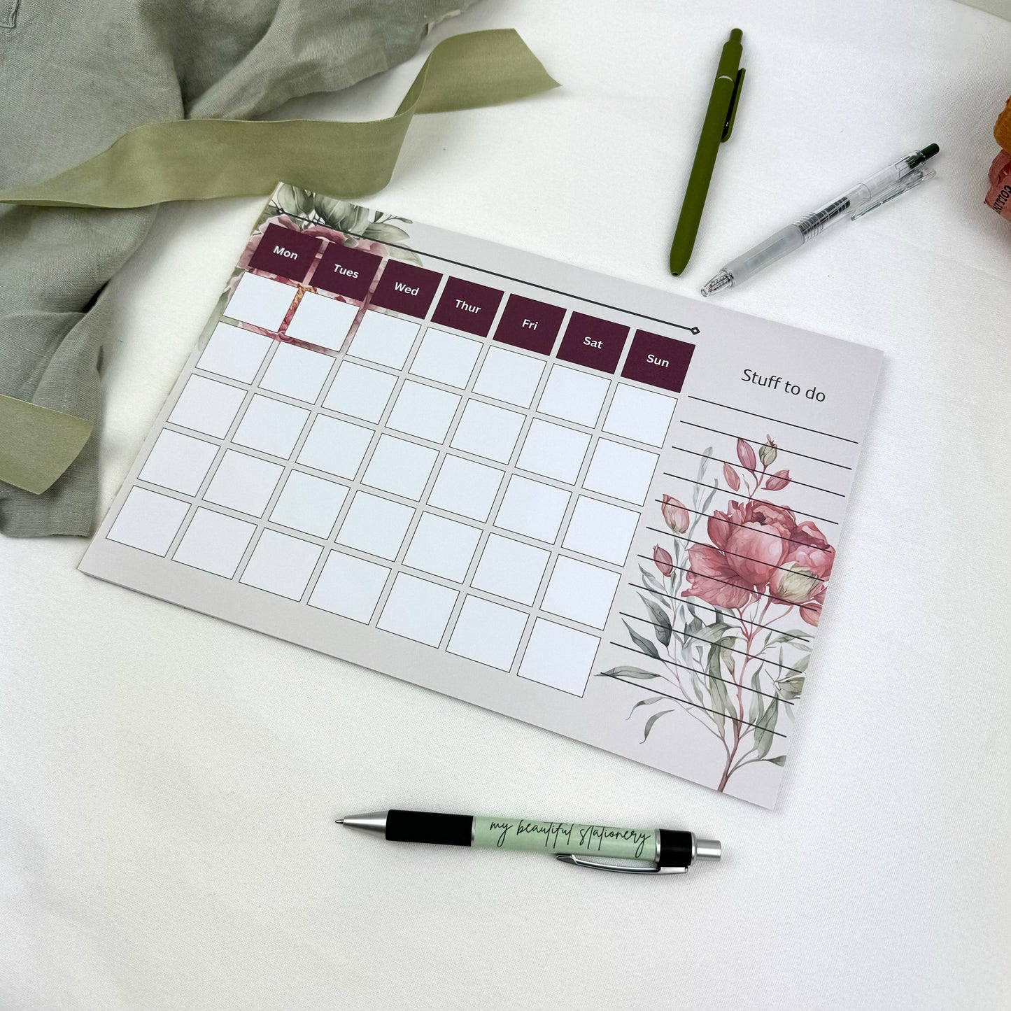 Monthly desk pad