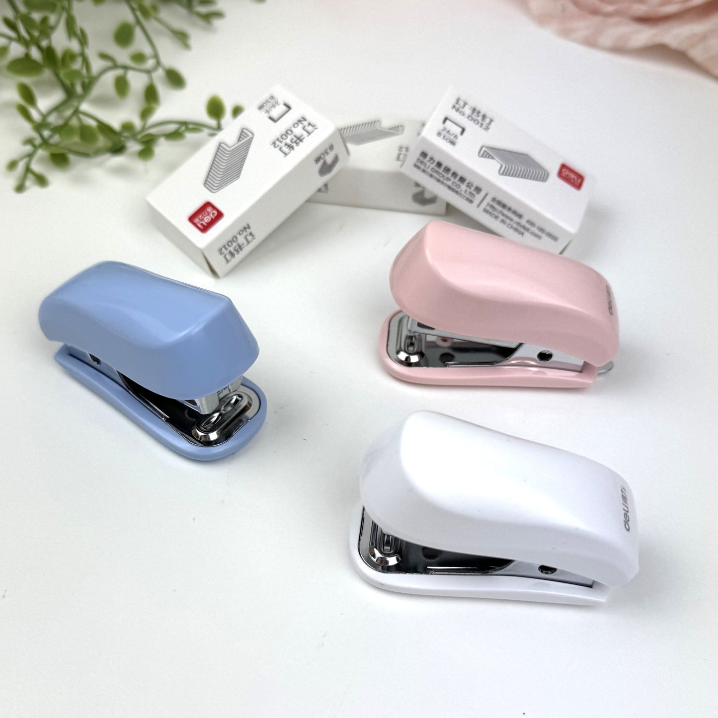 Mini Stapler with staples