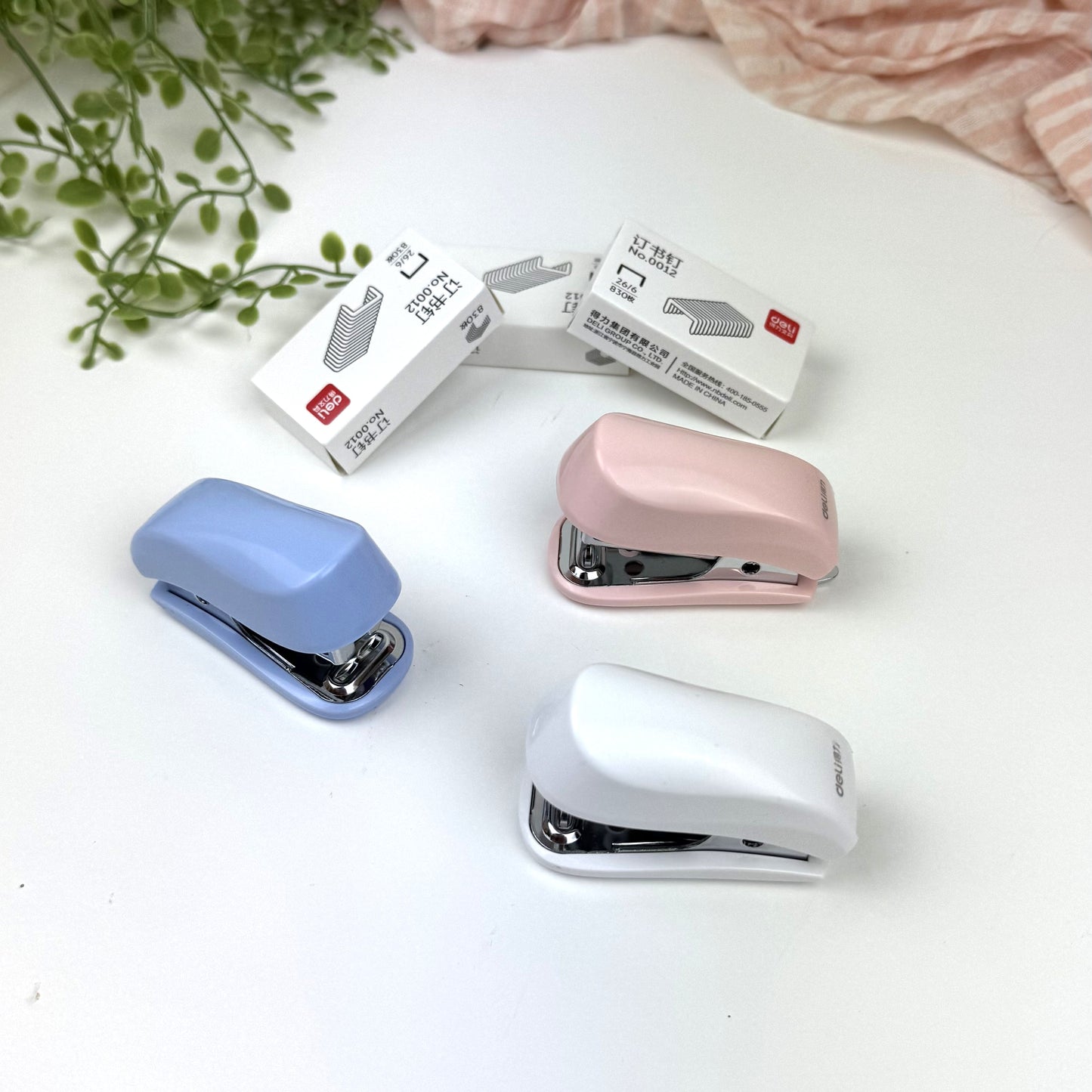 Mini Stapler with staples